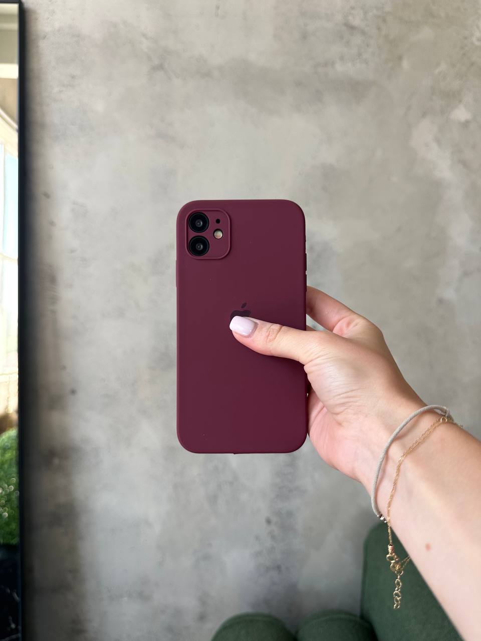 Чехол Silicone case с закрытой камерой для iPhone 11 Plum #47