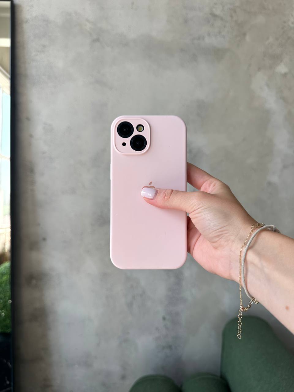 Чохол Silicone case із закритою камерою на iPhone 15+ Chalk Pink #57