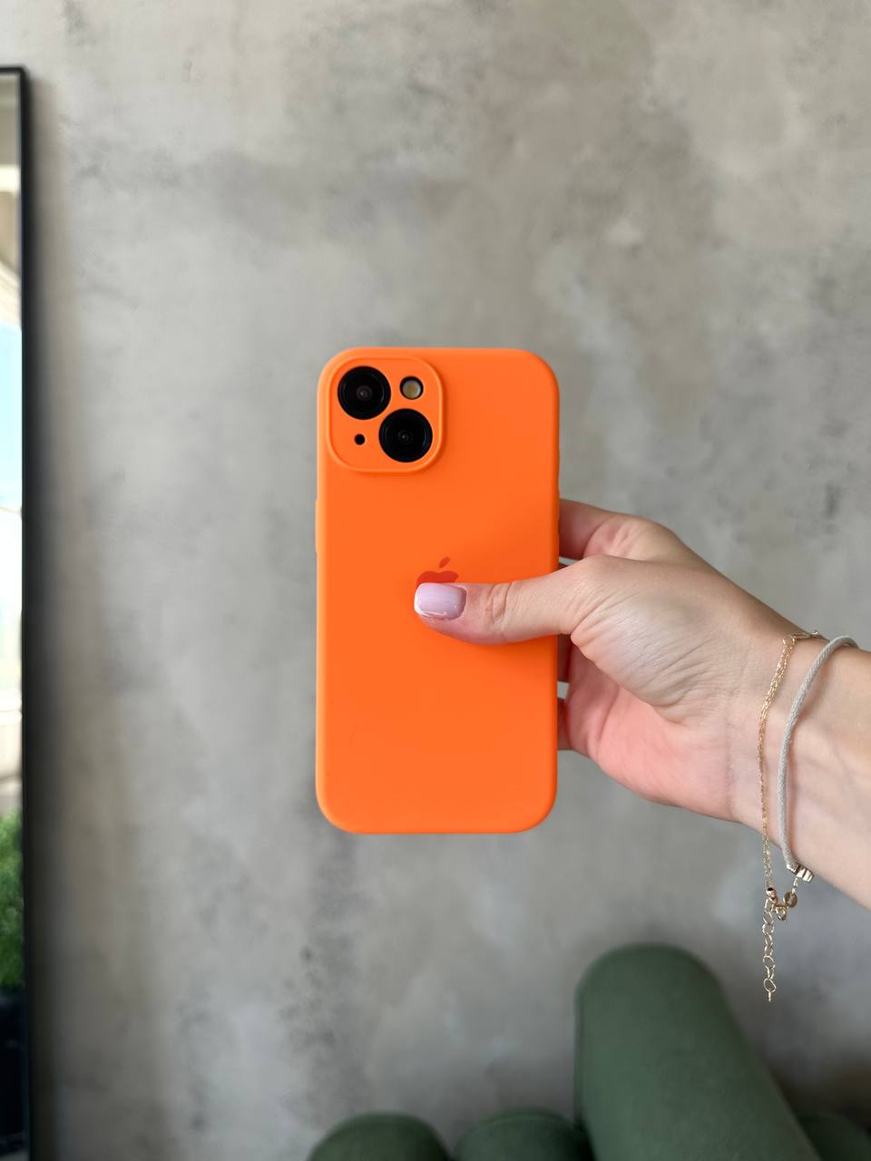 Чехол Silicone case с закрытой камерой для iPhone 15+ Kumquat #52