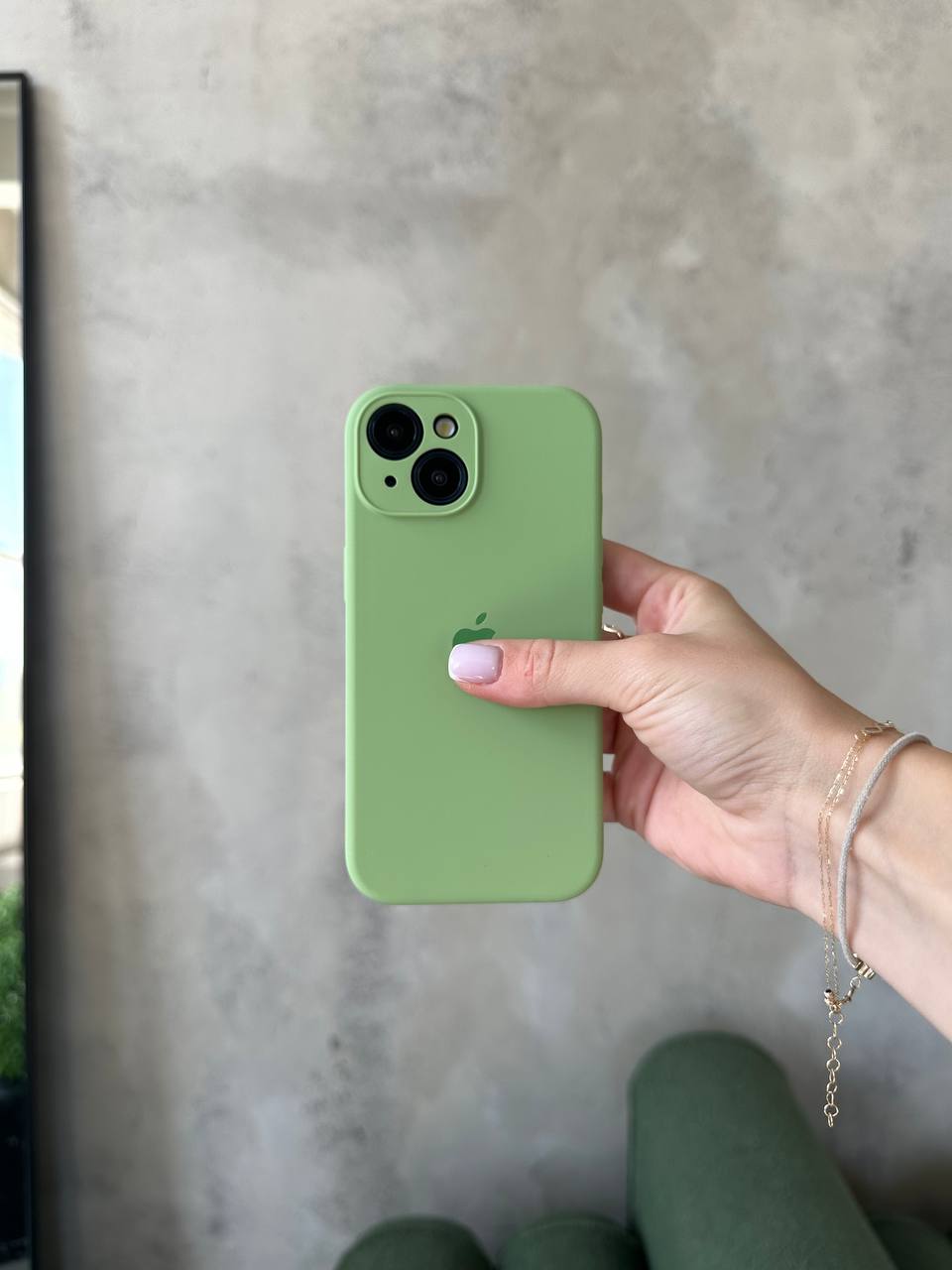 Чехол Silicone case с закрытой камерой для iPhone 15+ Mint Gum #01