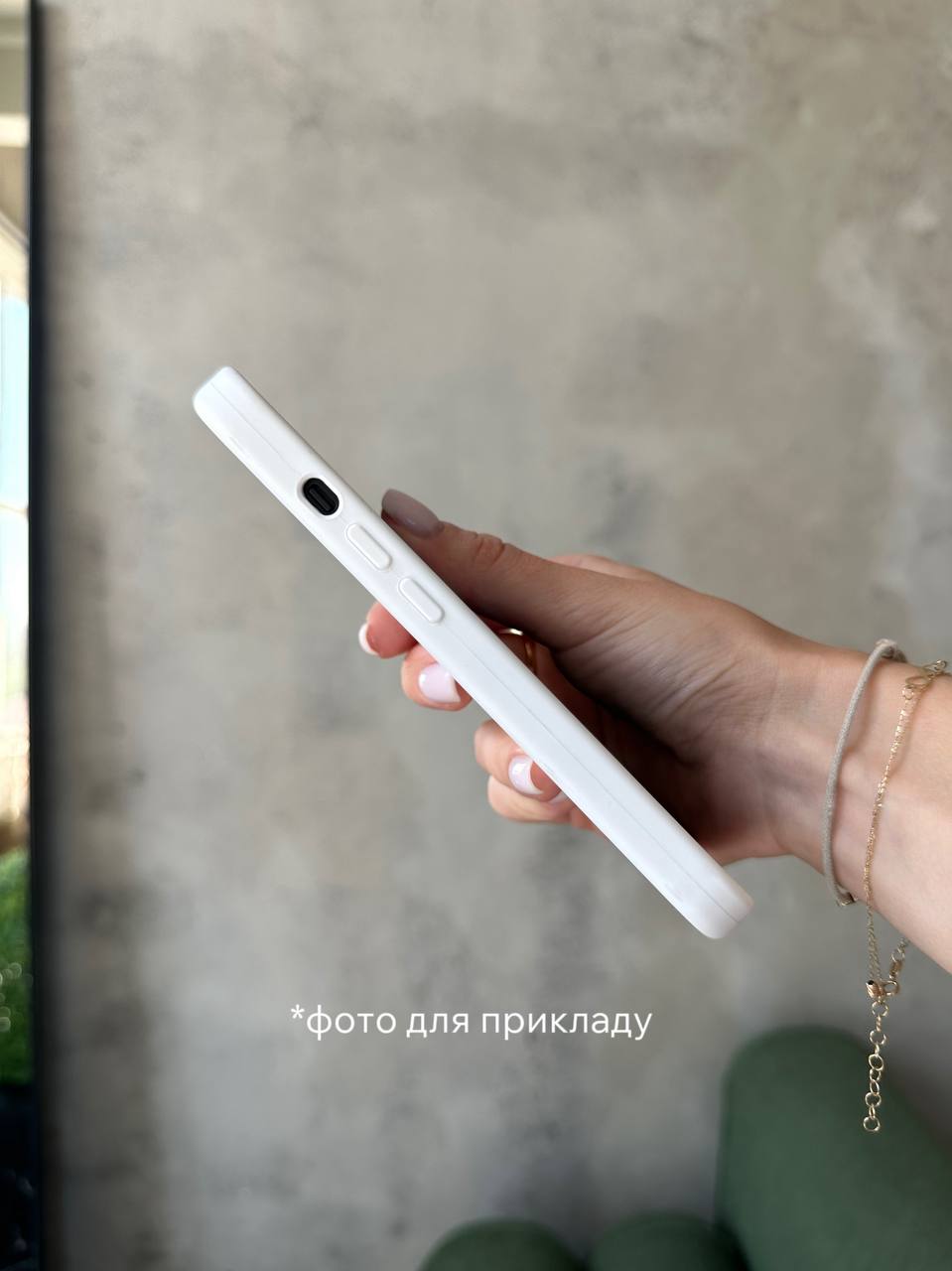 Чехол Silicone case с открытой камерой на iPhone 15+ Elderberry (32)