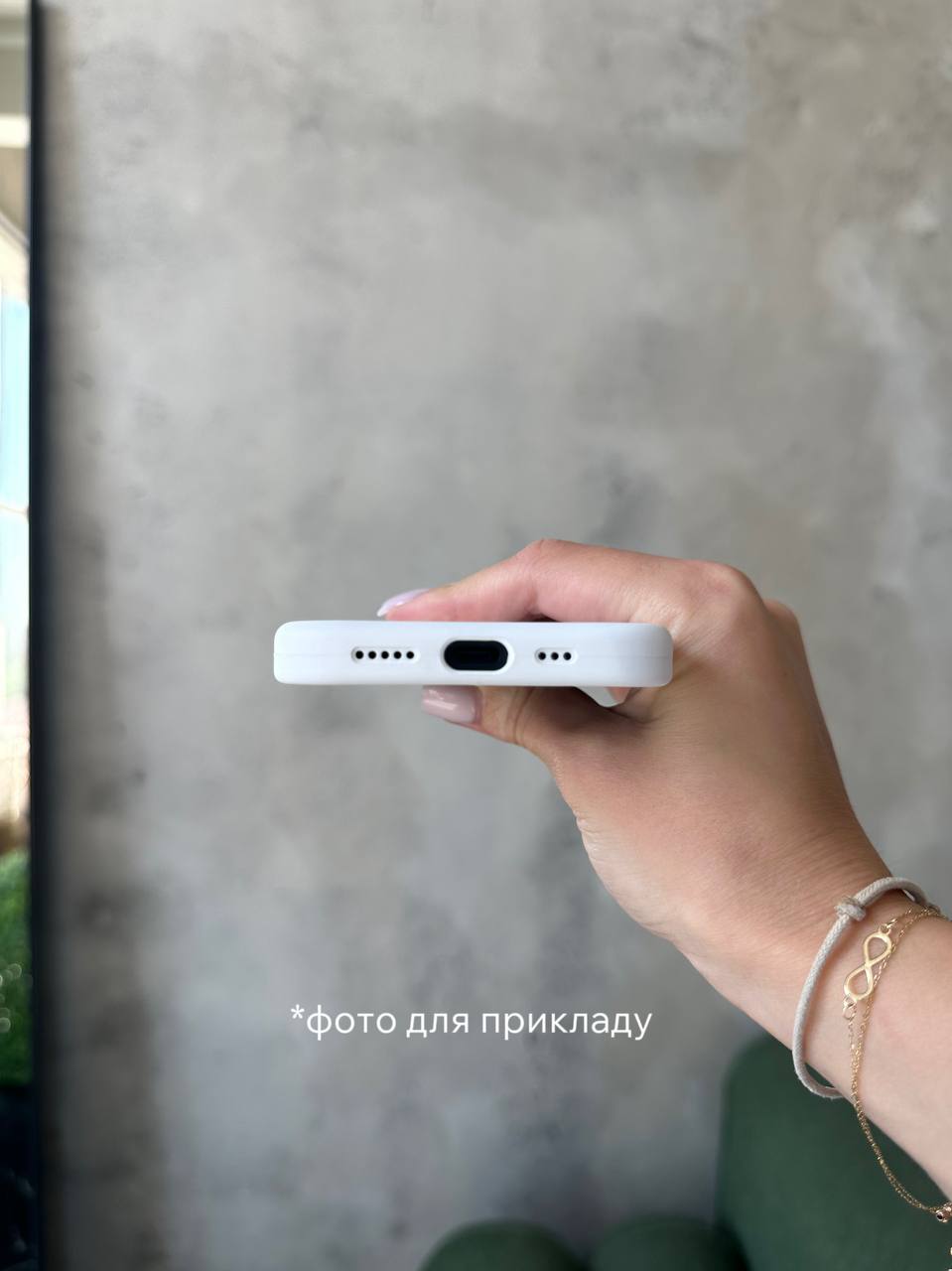 Чехол Silicone case с открытой камерой на iPhone 15+ Elderberry (32)