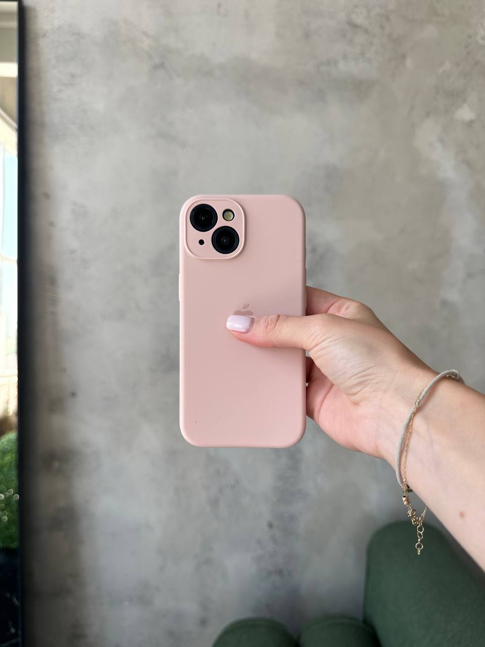 Чехол Silicone case с закрытой камерой для iPhone 15+ Pink Sand #15