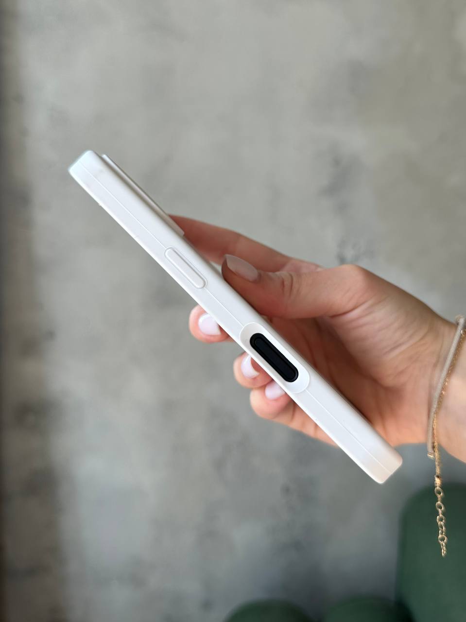 Чохол Silicone case із закритою камерою на iPhone 16+ White #08