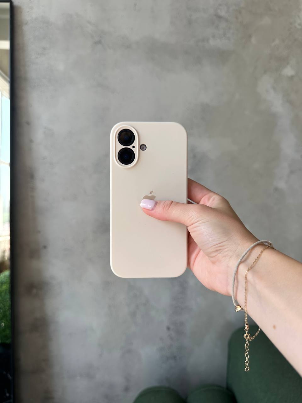 Чехол Silicone case с закрытой камерой на iPhone 16 Beige #10