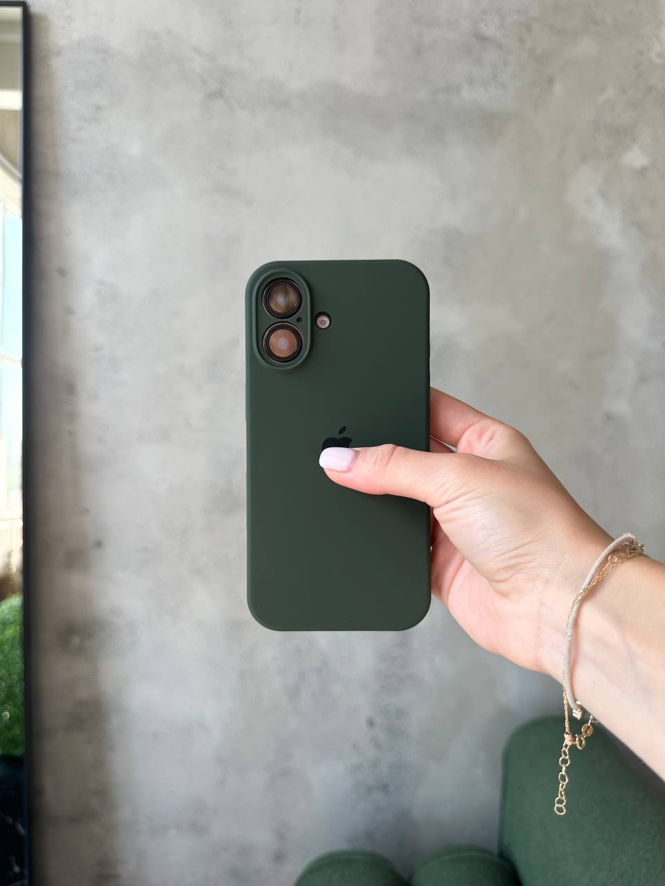 Чехол Silicone case с закрытой камерой на iPhone 16 Cyprus Green #40