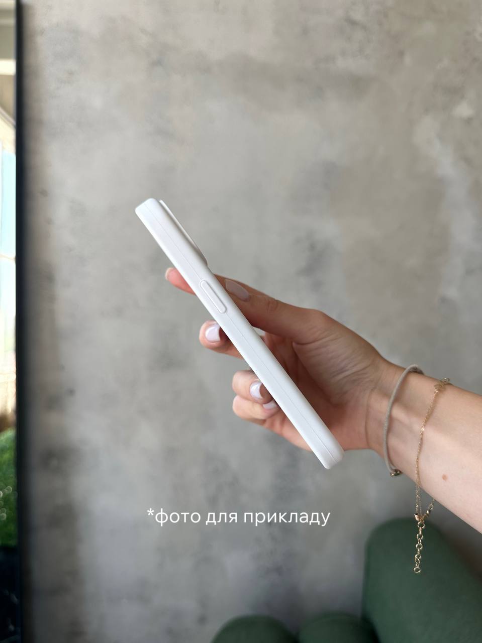 Чехол Silicone case с открытой камерой на iPhone 15+ Elderberry (32)