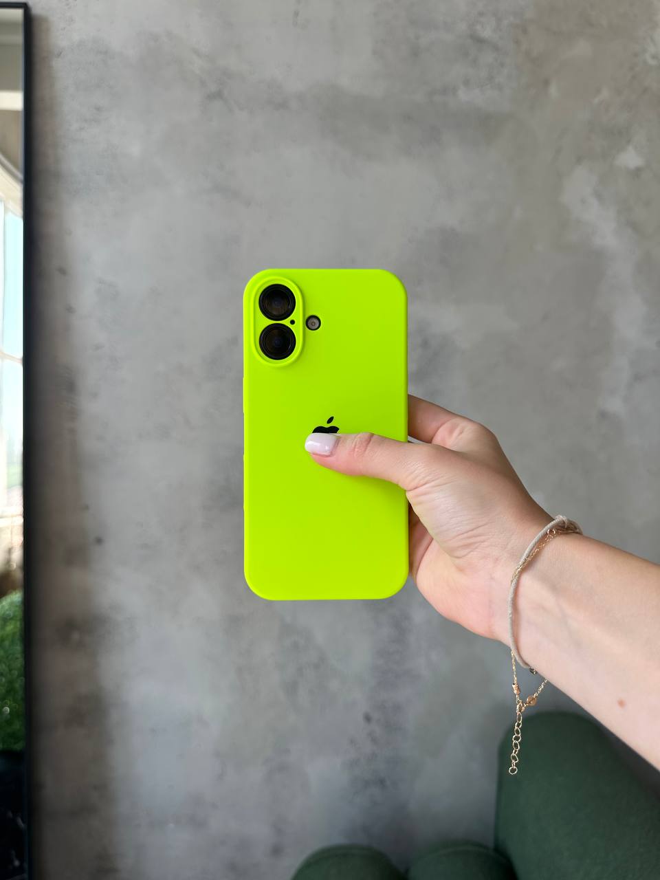 Чехол Silicone case с закрытой камерой для iPhone 16 Shiny Green #24