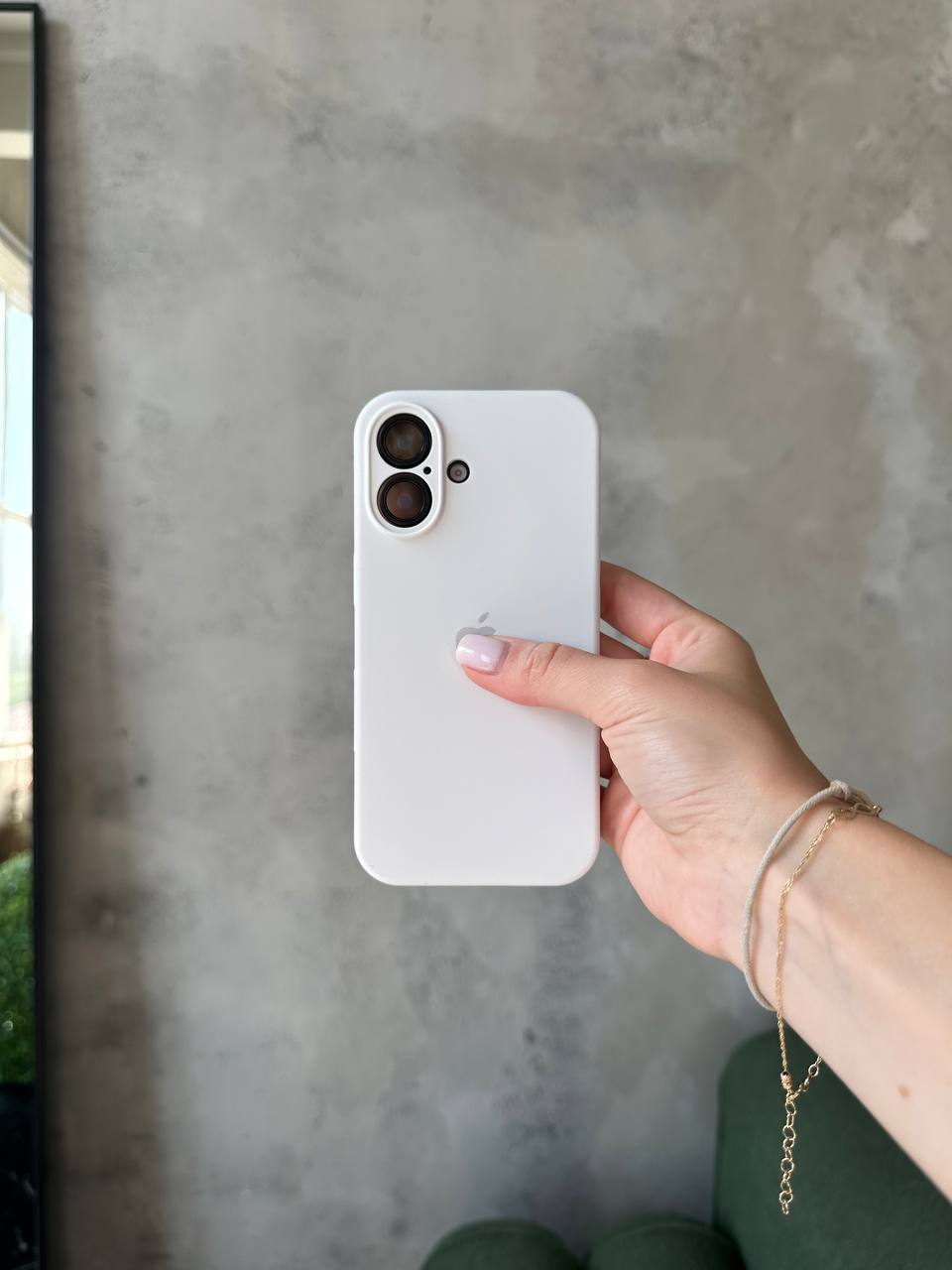 Чехол Silicone case с закрытой камерой для iPhone 16+ White #08