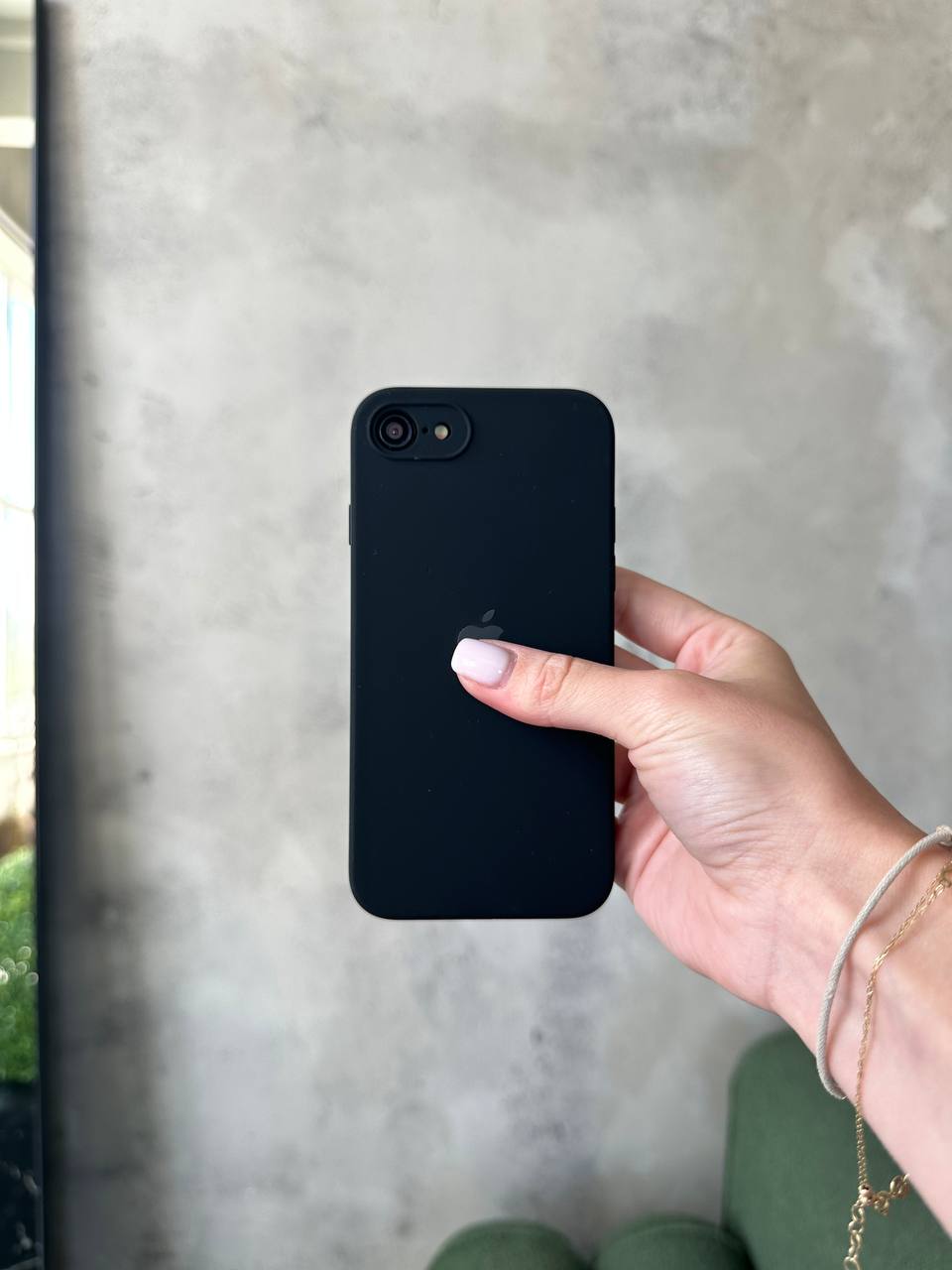 Чехол Silicone case с закрытой камерой для iPhone SE 2020 / 2022 Black #14