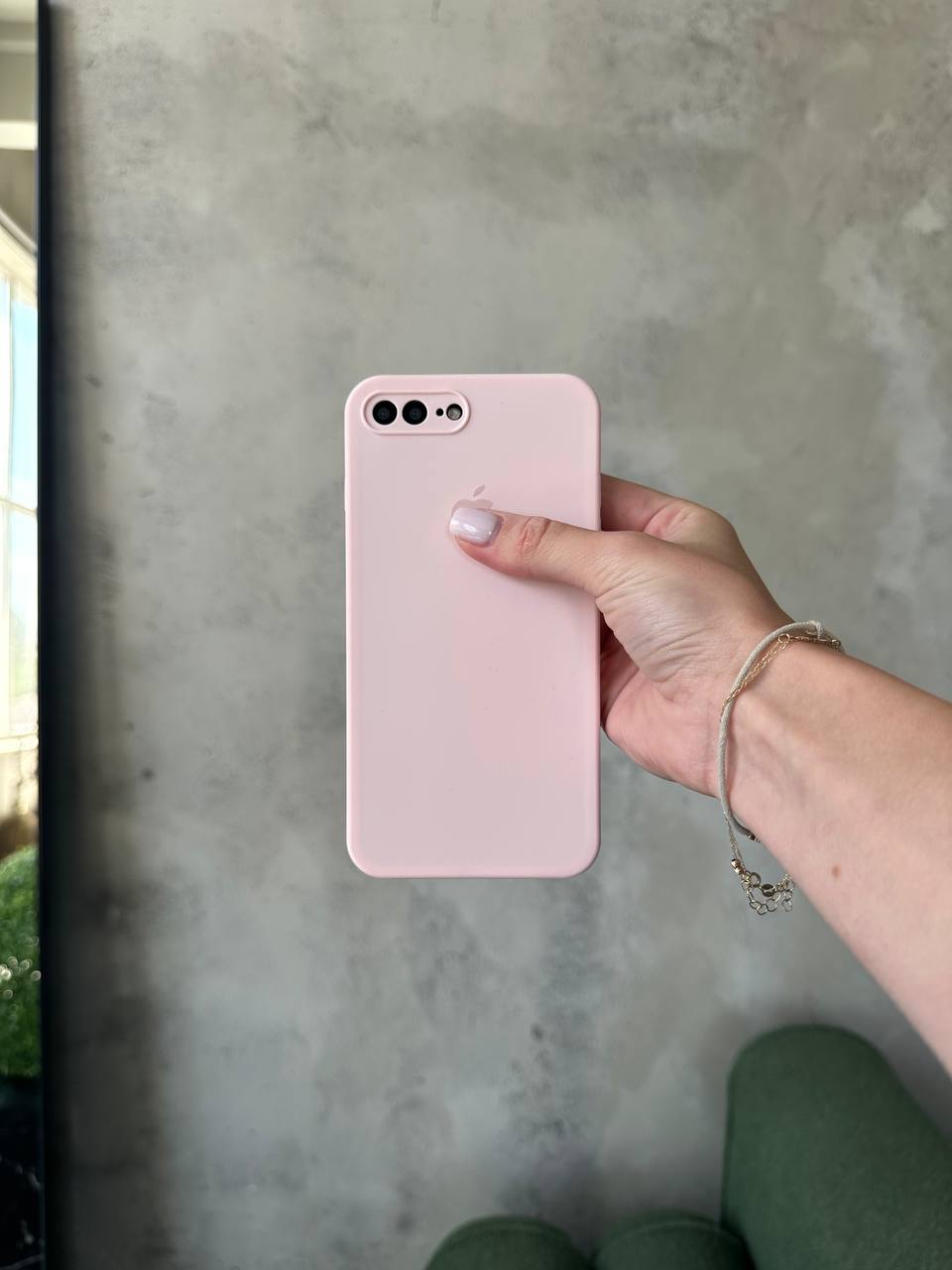 Чехол Silicone case с закрытой камерой на iPhone 7+ / 8+ Chalk Pink #57