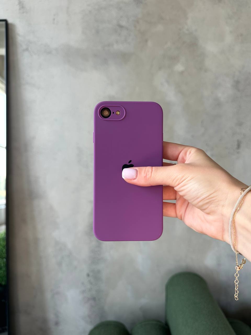 Чехол Silicone case с закрытой камерой для iPhone SE 2020 / 2022 Grape #19
