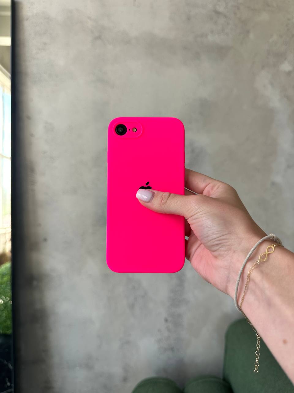 Чехол Silicone case с закрытой камерой для iPhone SE 2020 / 2022 Shiny Pink #23