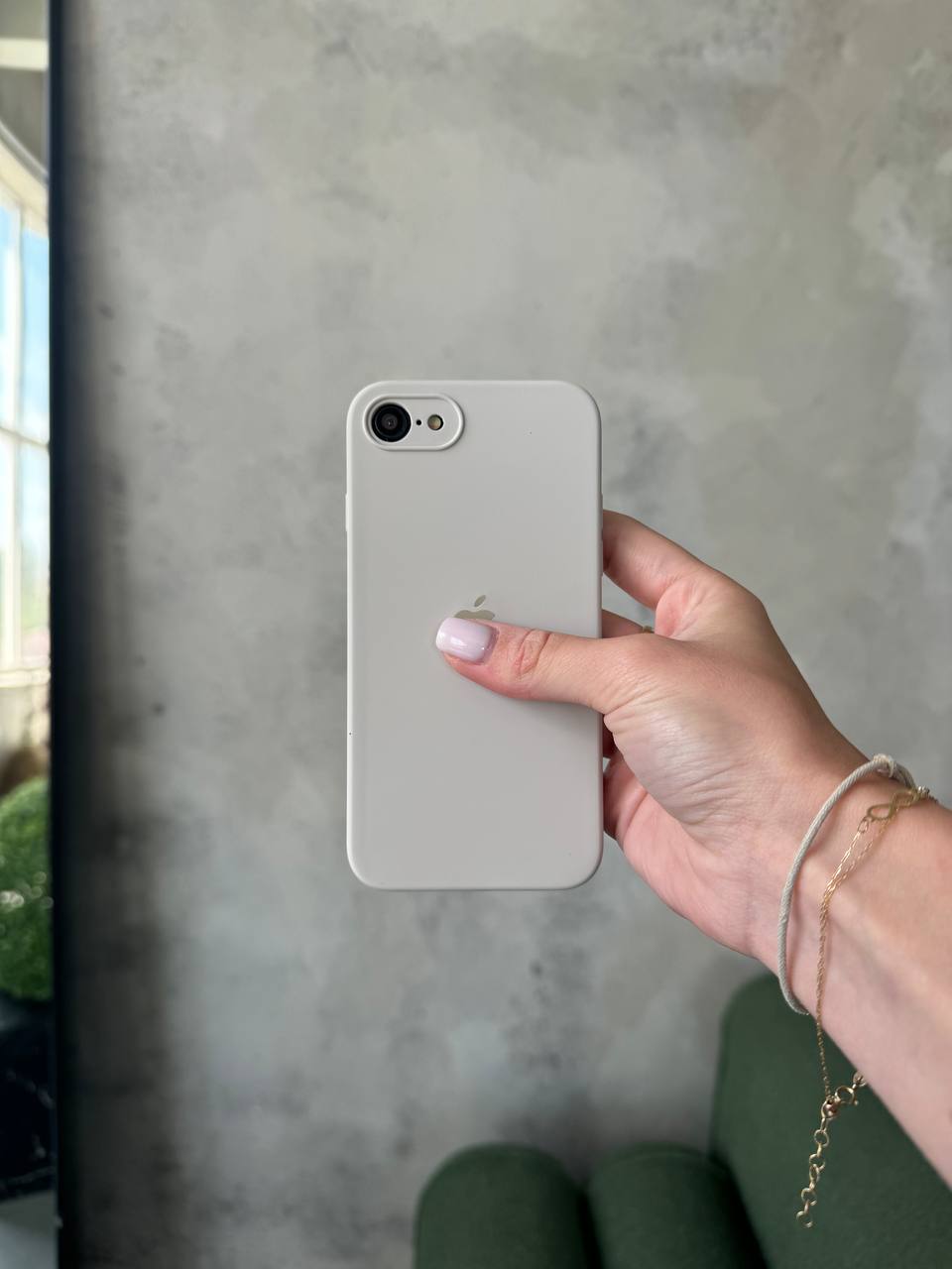 Чехол Silicone case с закрытой камерой для iPhone SE 2020 / 2022 Stone #09