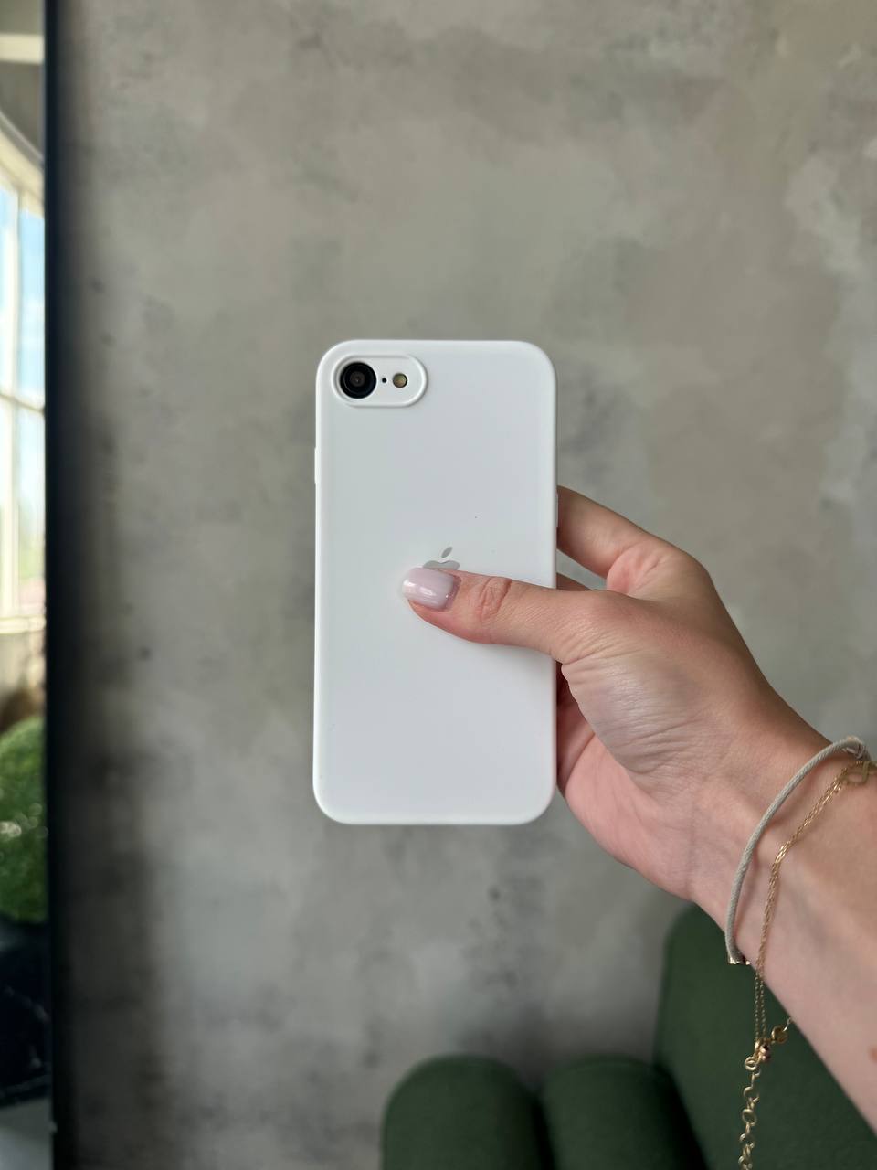 Чехол Silicone case с закрытой камерой для iPhone SE 2020 / 2022 White #08