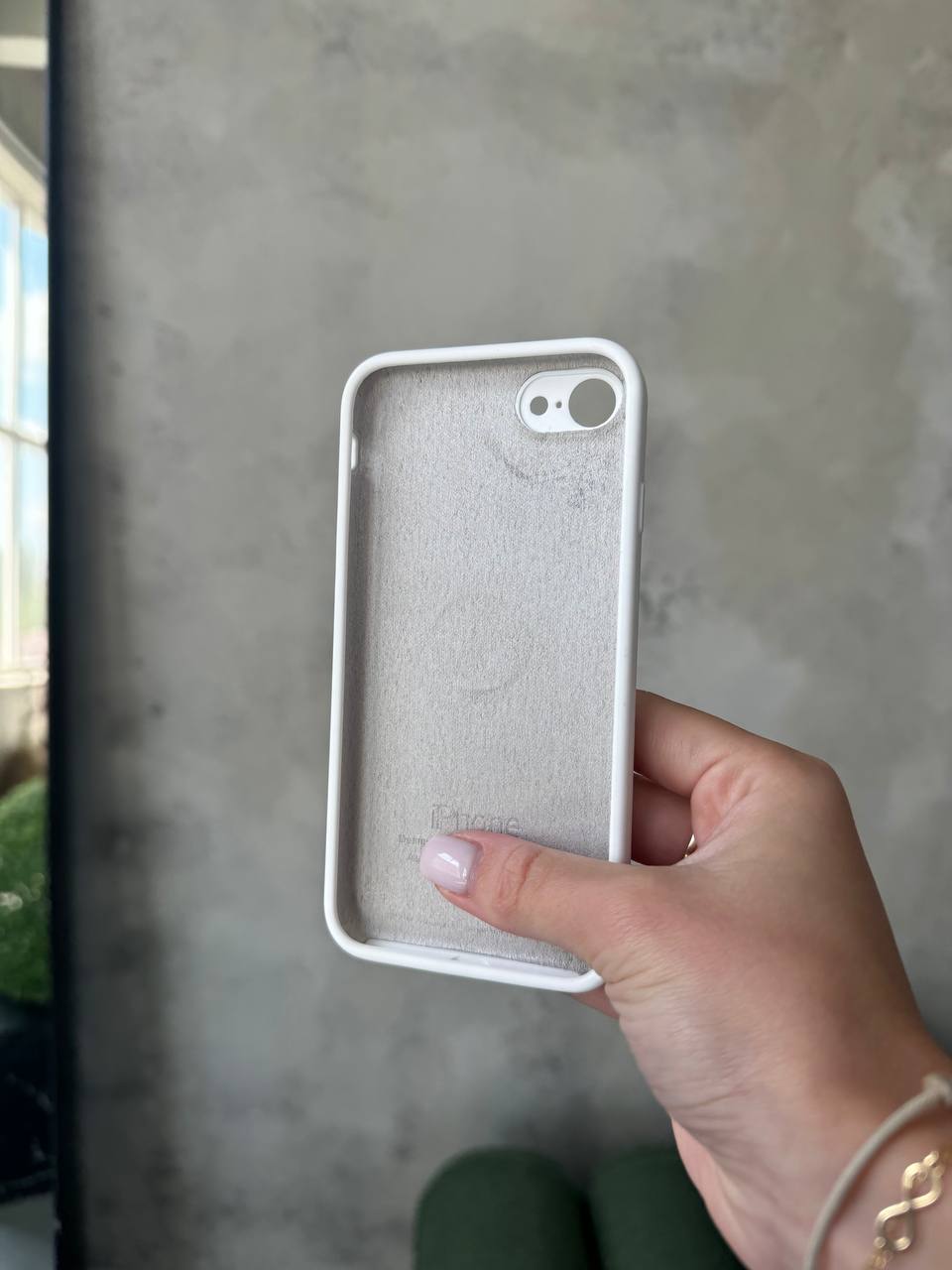 Чехол Silicone case с закрытой камерой для iPhone SE 2020 / 2022 White #08