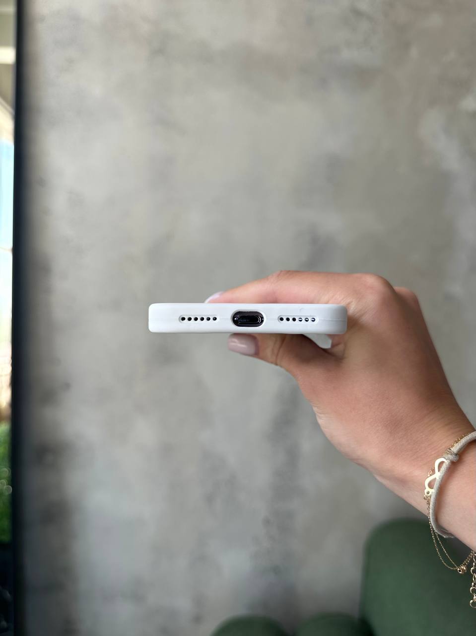 Чехол Silicone case с закрытой камерой для iPhone X/XS White #08