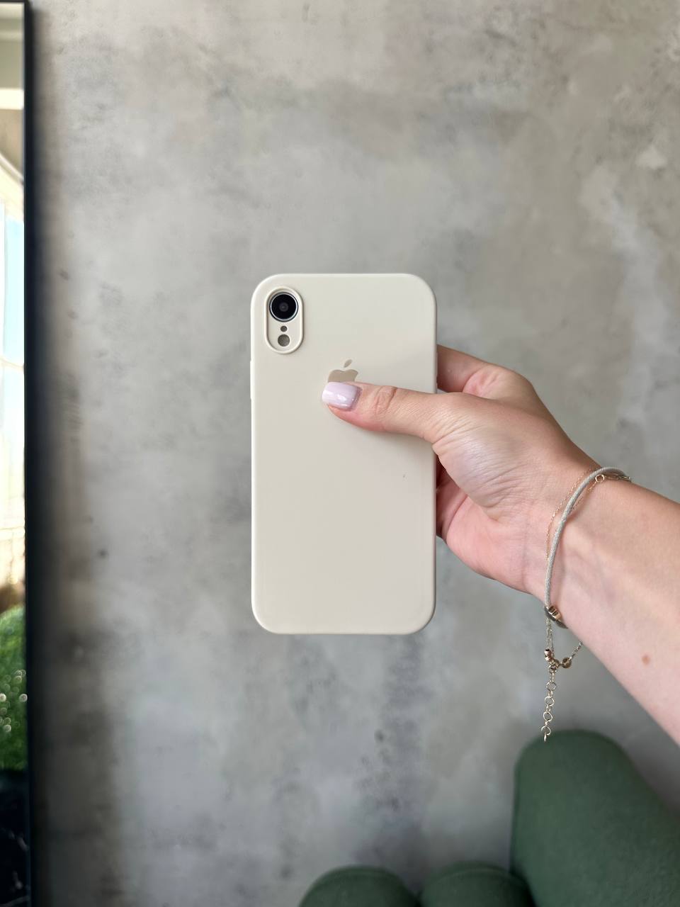 Чехол Silicone case с закрытой камерой на iPhone XR Beige #10