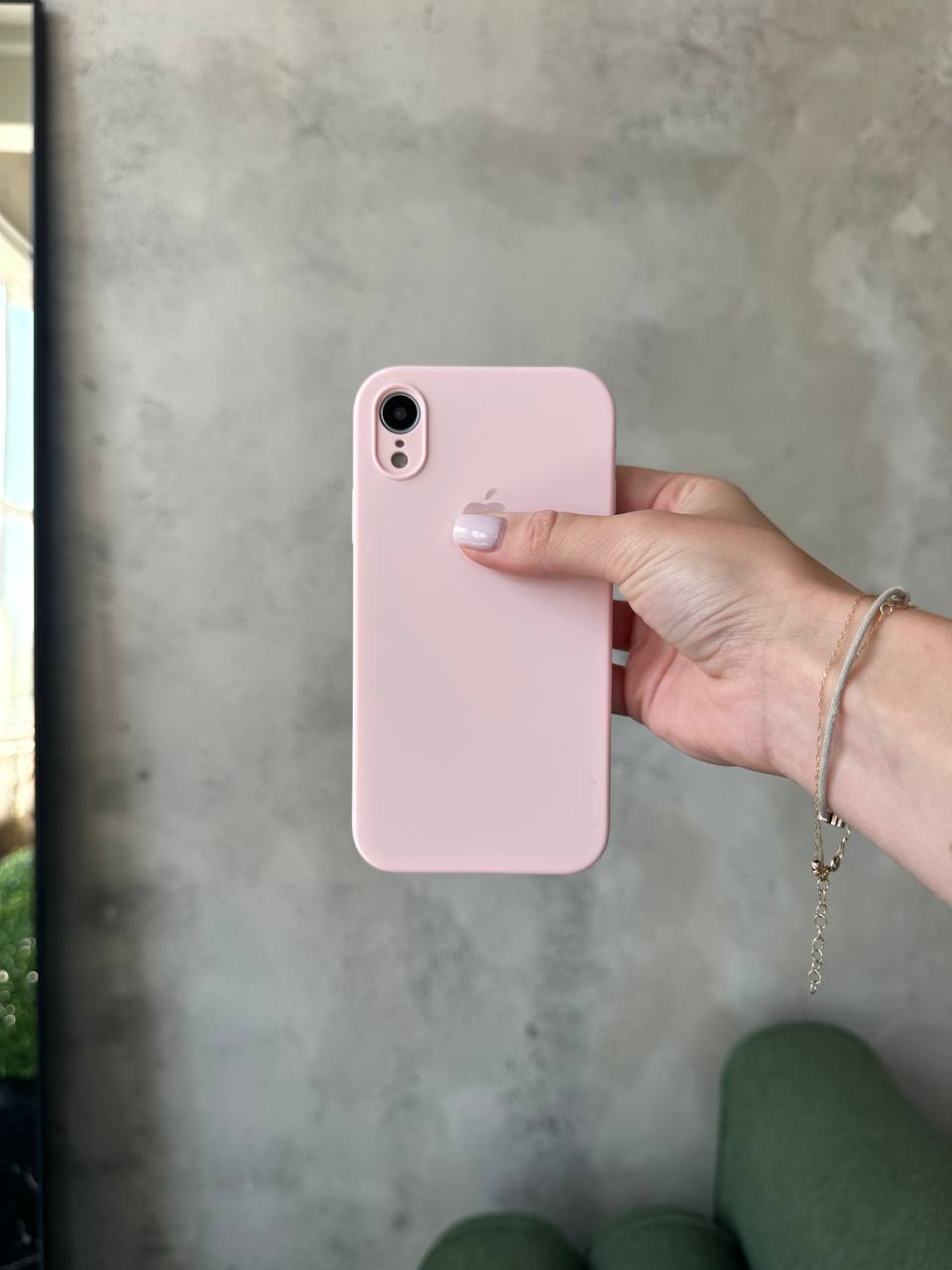 Чехол Silicone case с закрытой камерой на iPhone XR Chalk Pink #57
