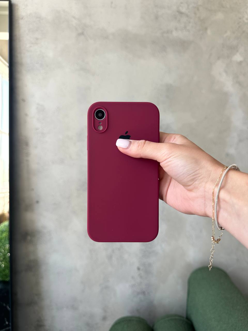 Чехол Silicone case с закрытой камерой на iPhone XR Marsala #35