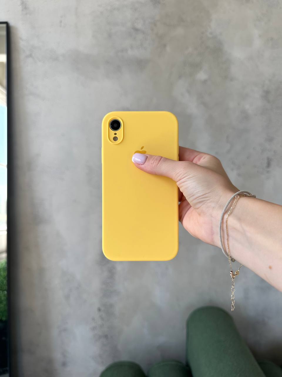 Чехол Silicone case с закрытой камерой на iPhone XR Yellow #04