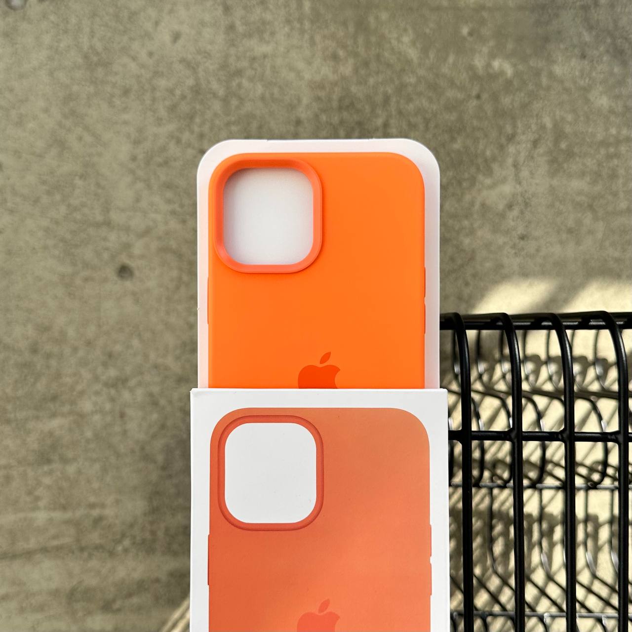 Чехол Silicone case с Magsafe на iPhone 12 Pro Max Kumquat (06)