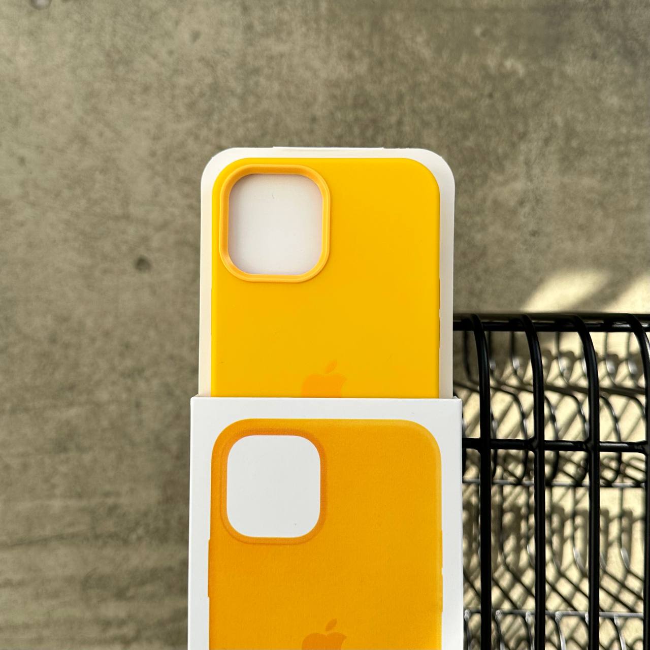 Чехол Silicone case с Magsafe на iPhone 12 Pro Max Sunflower (13)