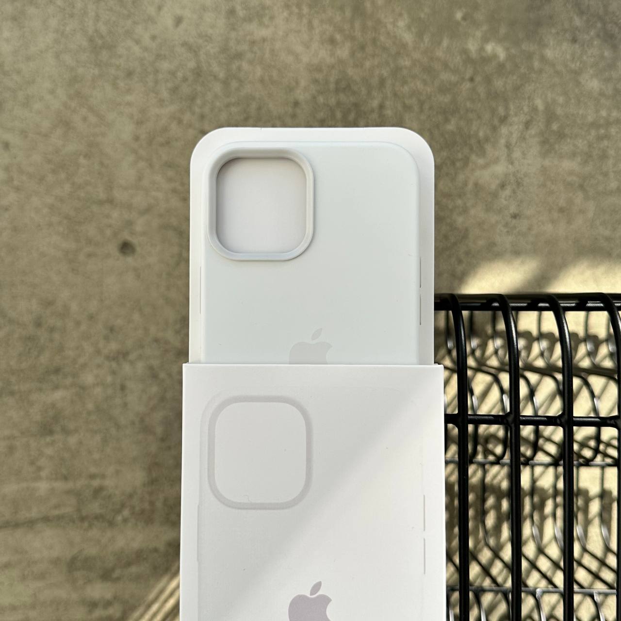 Чохол Silicone case з Magsafe на iPhone 12/12 Pro White (03)