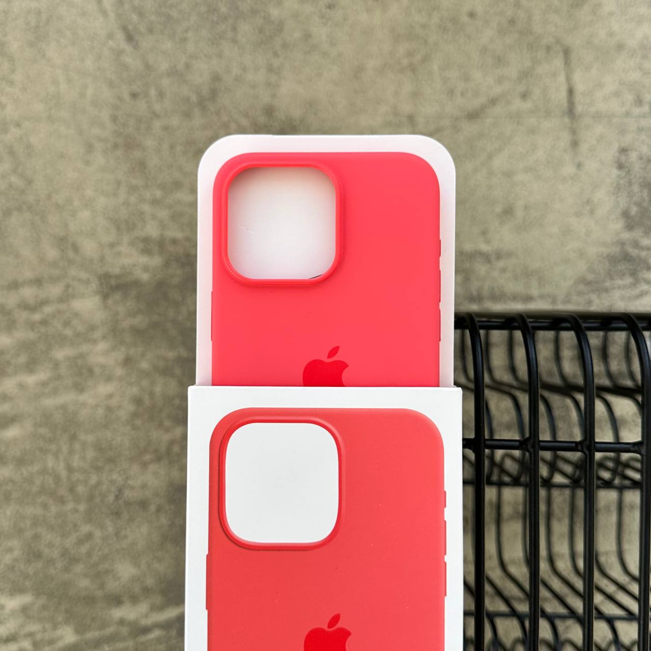 Чехол Silicone case с Magsafe на iPhone 15 Pro Max Guava (08)