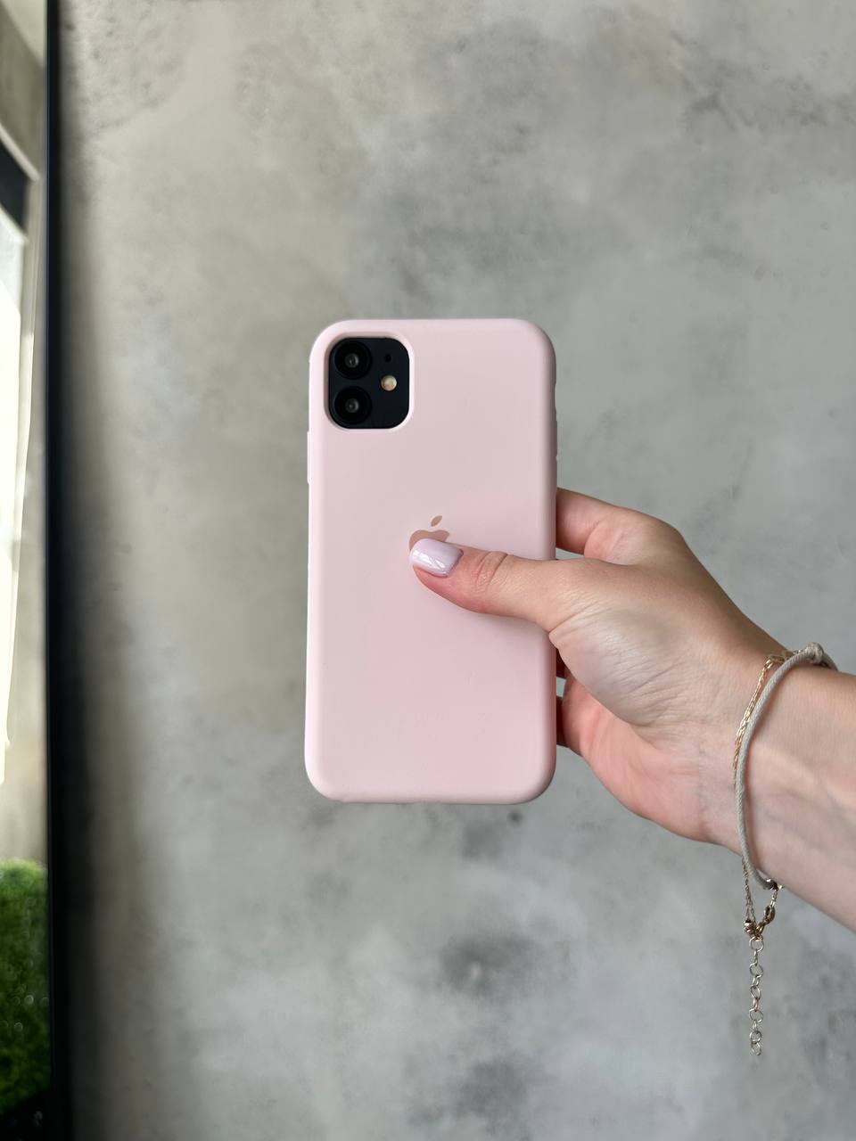 Чехол Silicone case с открытой камерой на iPhone 11 Chalk Pink (27)