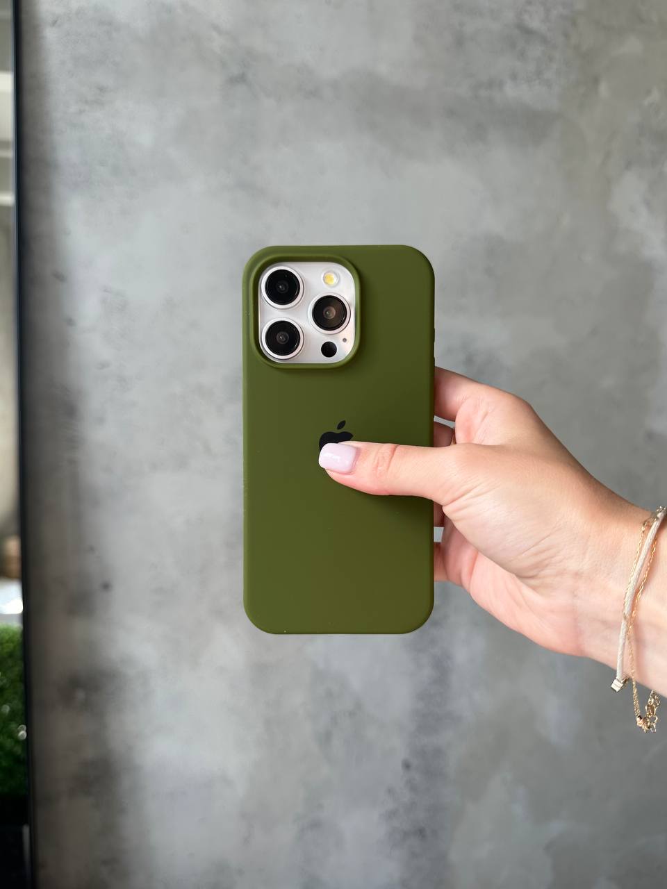 Чехол Silicone case с открытой камерой на iPhone 13 Pro Army Green (11)