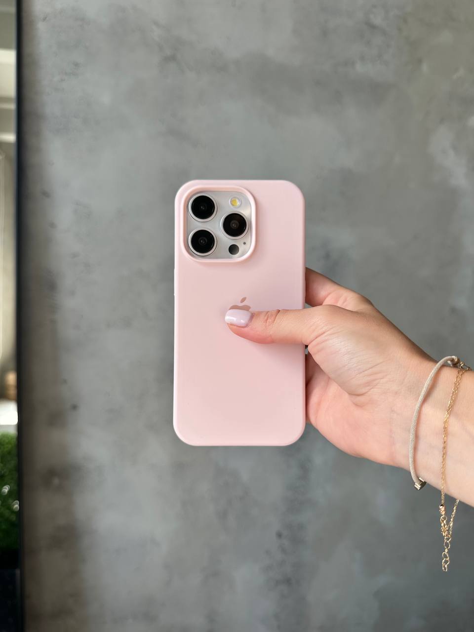 Чохол Silicone case з відкритою камерою на iPhone 15 Pro Chalk Pink (27)