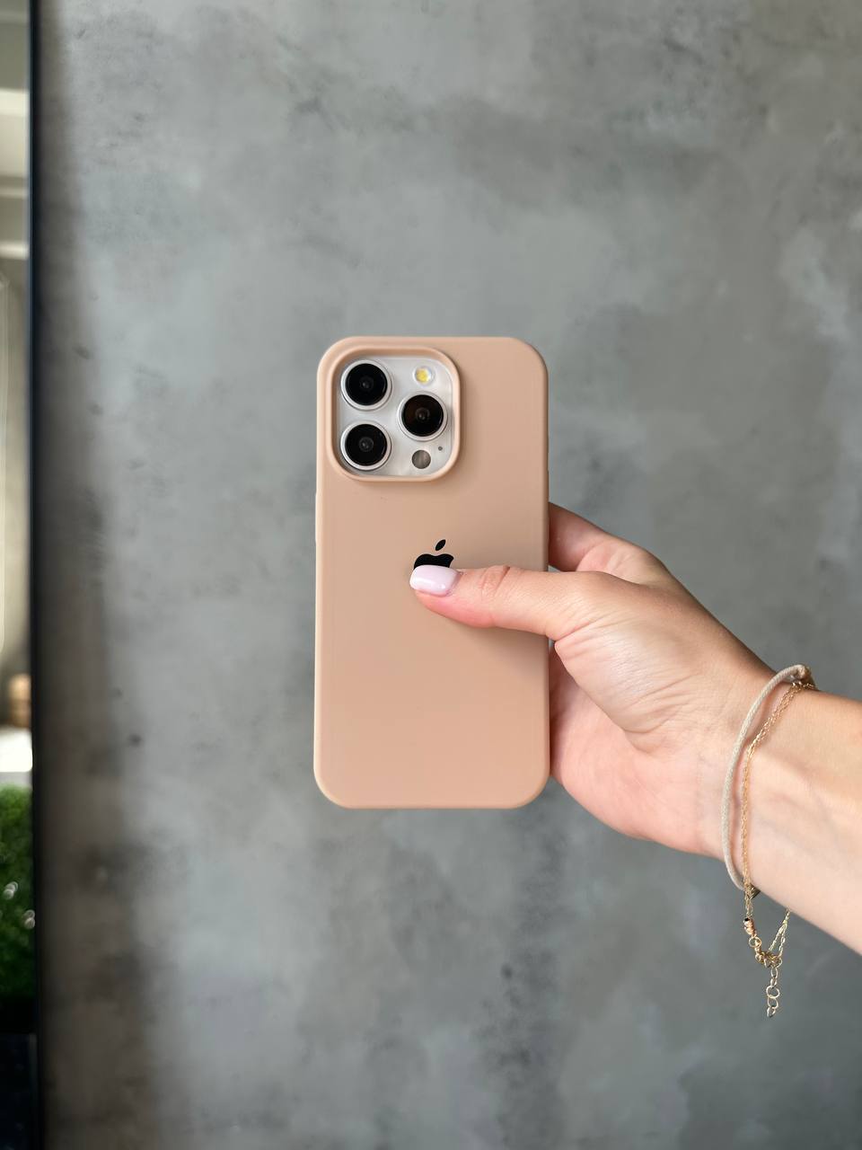 Чехол Silicone case с открытой камерой на iPhone 13 Pro Desert (44)