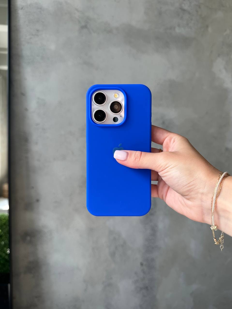 Чехол Silicone case с открытой камерой на iPhone 13 Pro Electric Blue (29)
