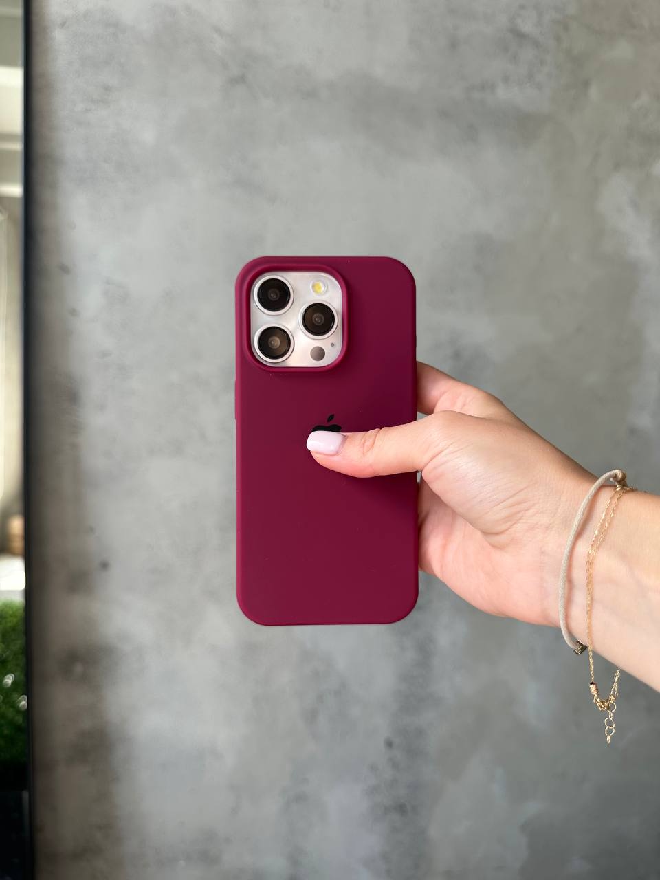 Чехол Silicone case с открытой камерой на iPhone 13 Pro Marsala (18)