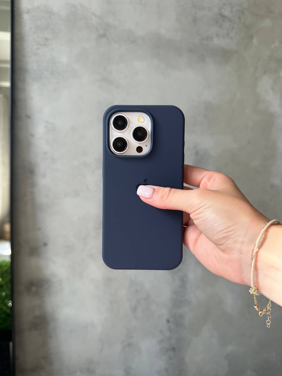 Чехол Silicone case с открытой камерой на iPhone 13 Pro Midnight Blue (09)