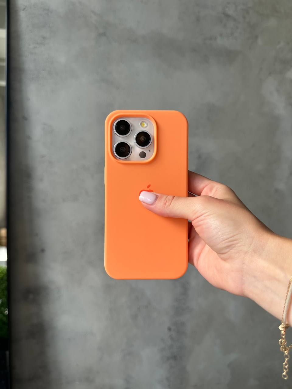 Чехол Silicone case с открытой камерой на iPhone 13 Pro Papaya (40)