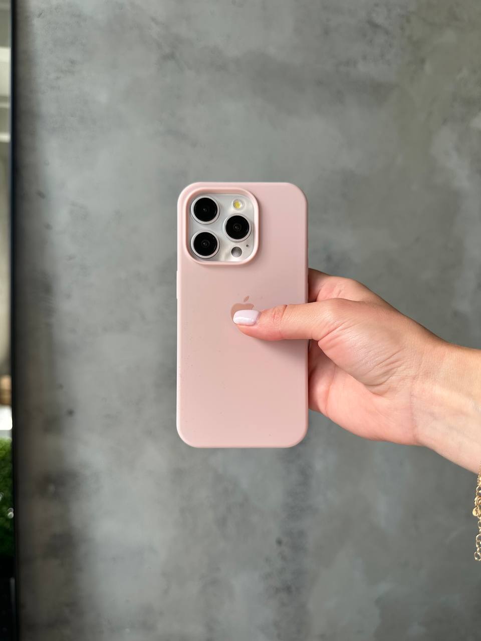Чехол Silicone case с открытой камерой на iPhone 13 Pro Pink Sand (26)