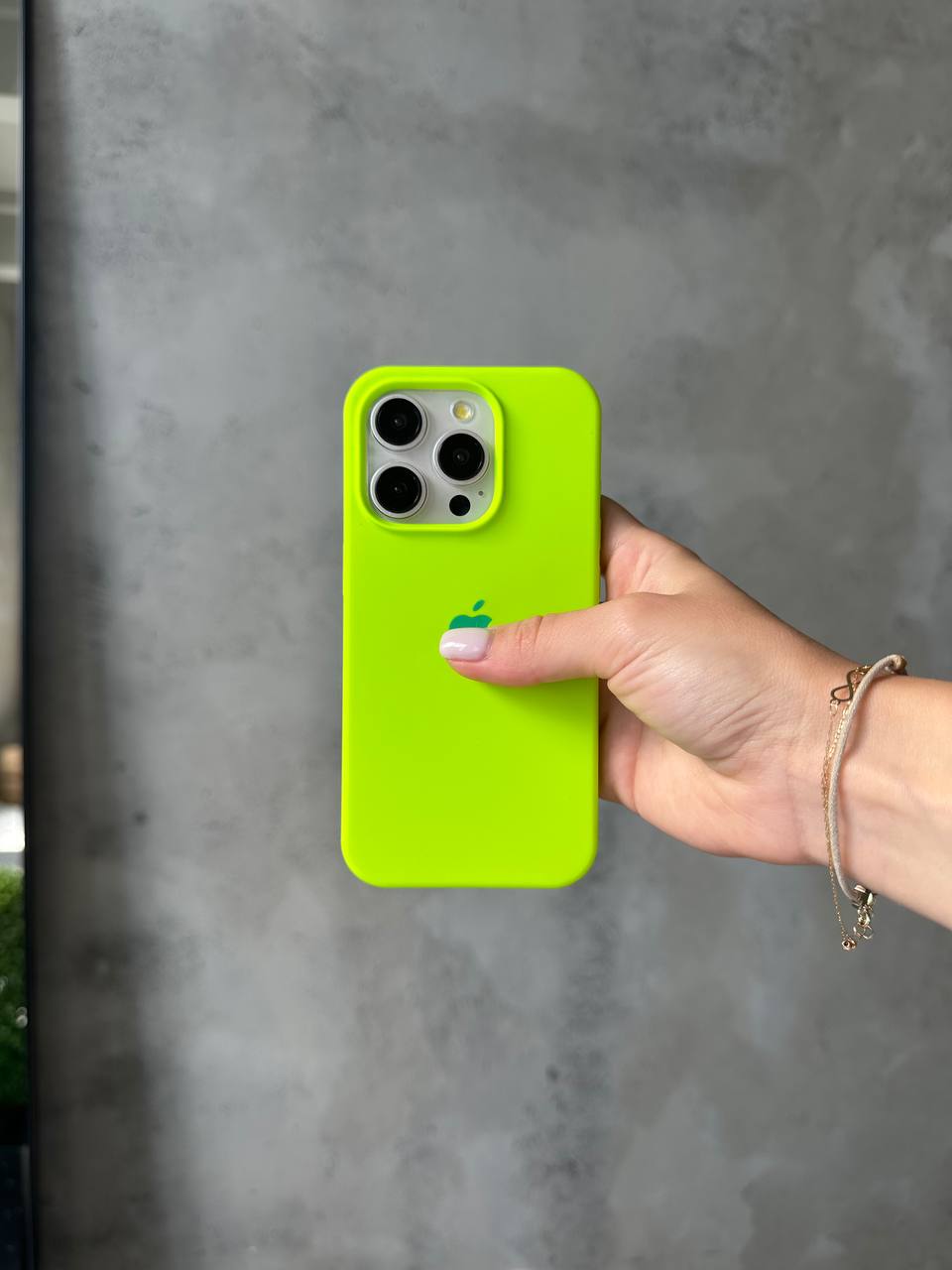 Чехол Silicone case с открытой камерой на iPhone 13 Pro Shiny Green (34)