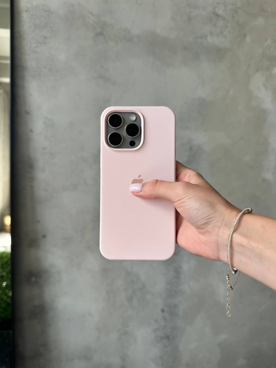 Чехол Silicone case с открытой камерой на iPhone 13 Pro Max Chalk Pink (27)