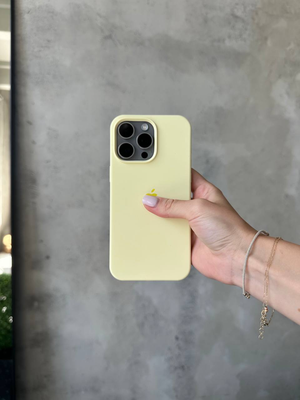Чохол Silicone case з відкритою камерою на iPhone 16 Pro Max Cream Yellow (41)
