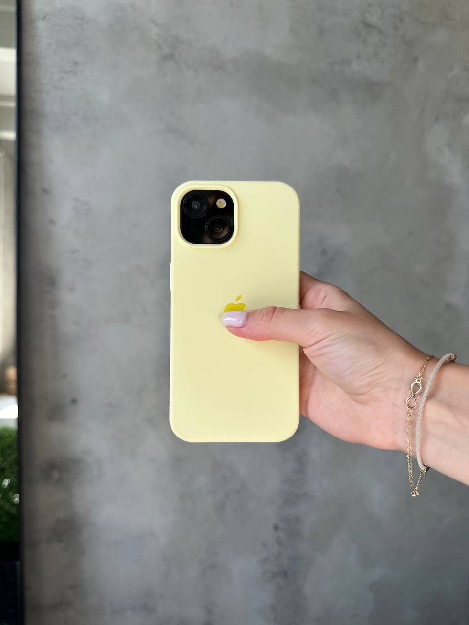 Чохол Silicone case з відкритою камерою на iPhone 13 Cream Yellow (41)