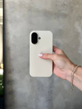 Чехол Silicone case с открытой камерой на iPhone 16 Beige (16)