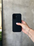Чехол Silicone case с открытой камерой на iPhone 16 Black (01)