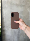 Чехол Silicone case с открытой камерой на iPhone 16 Chocolate (43)