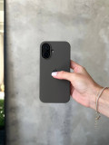 Чехол Silicone case с открытой камерой на iPhone 16 Cocoa (22)