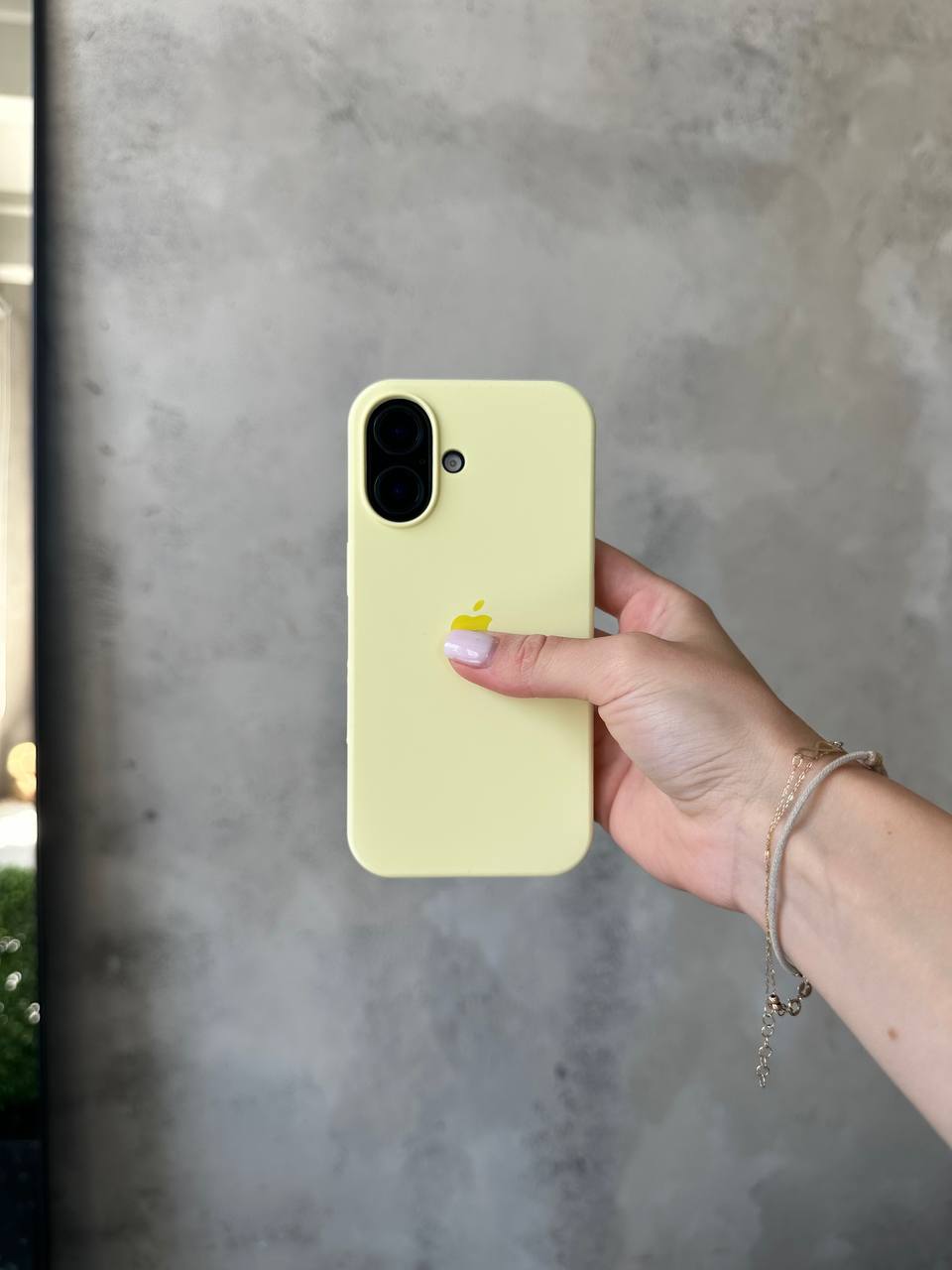 Чохол Silicone case з відкритою камерою на iPhone 17 Cream Yellow (41)
