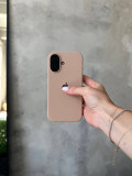 Чехол Silicone case с открытой камерой на iPhone 16 Desert (44)