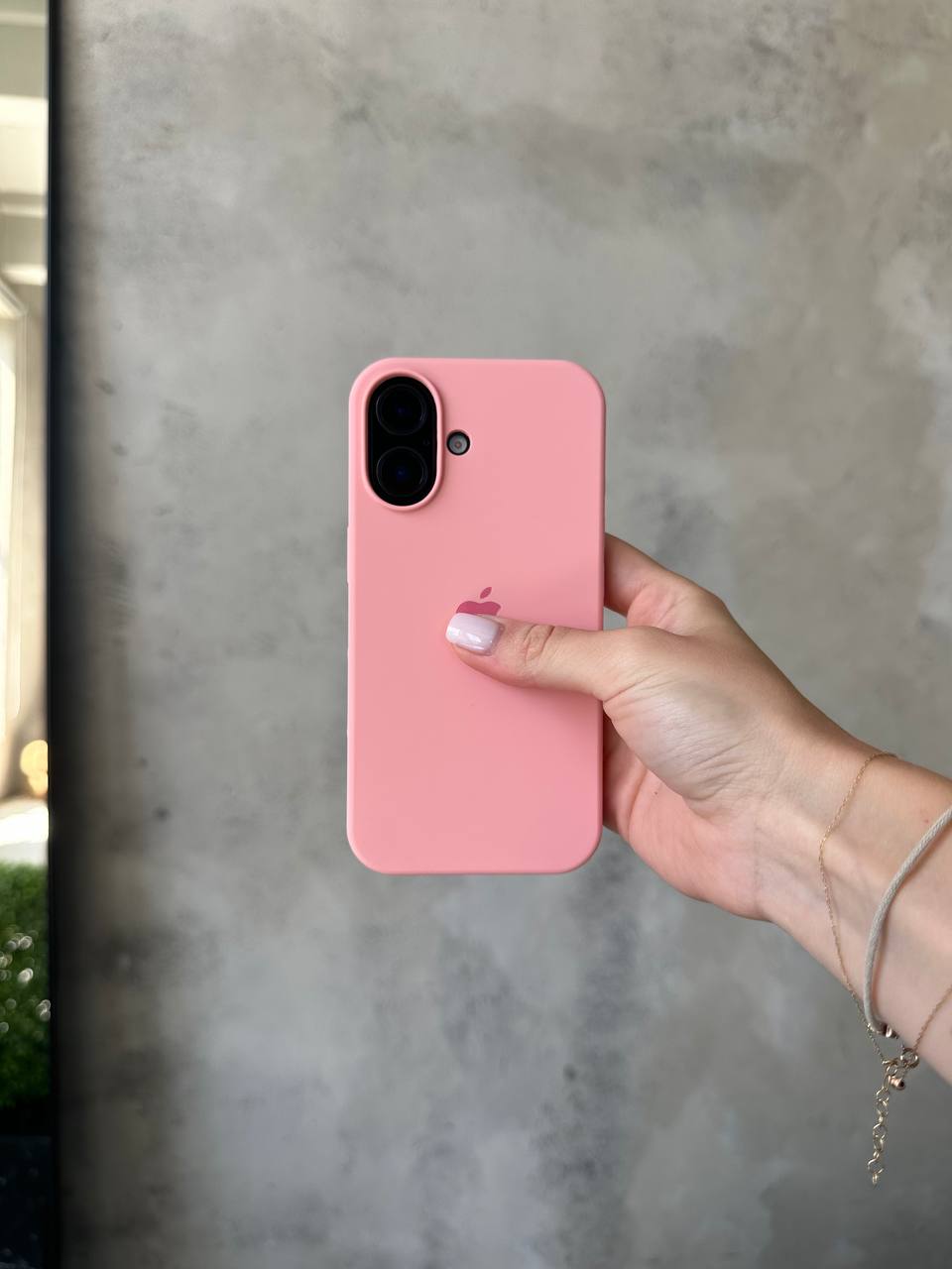Чехол Silicone case с открытой камерой для iPhone 17 Grapefruit (07)