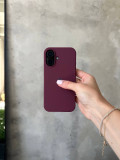 Чехол Silicone case с открытой камерой на iPhone 16 Plum (12)